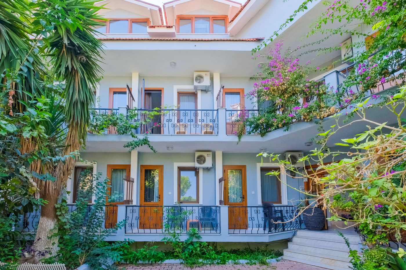 Otel cephesi